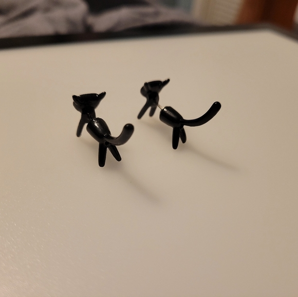 3/$20 💥 Cat earrings - Picture 3 of 5